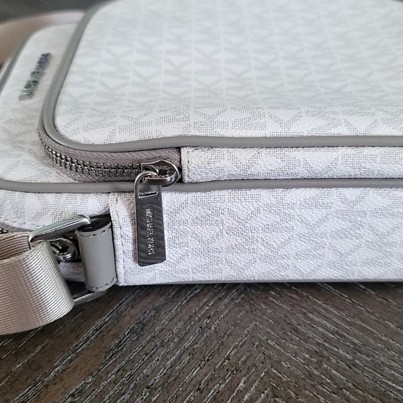 MICHAEL KORS - Jet Set Travel Signature Medium Shoulder Crossbody Bag - Picture 5 of 11